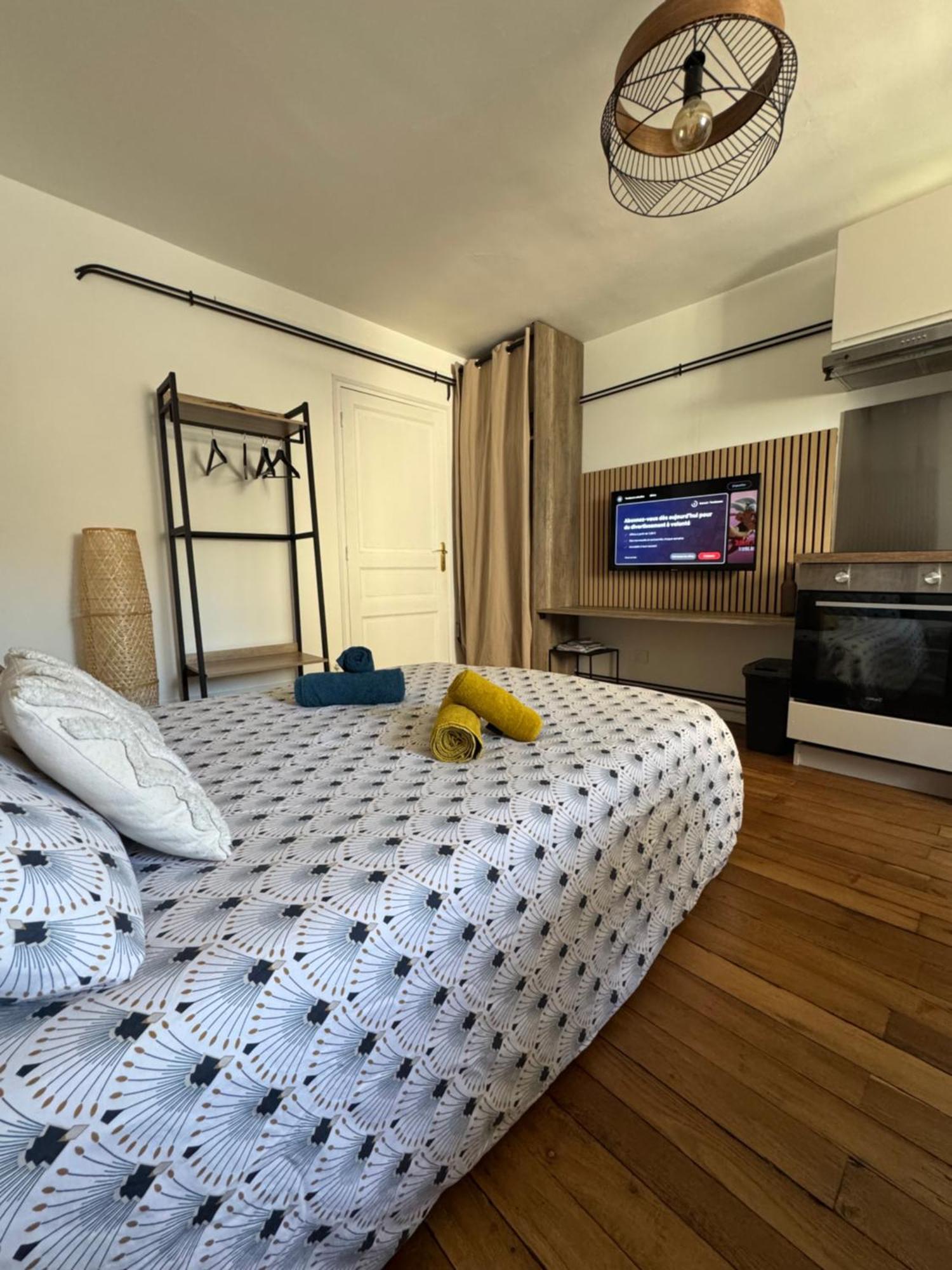 Charmant Appartement Au Coeur De Bourges Extérieur photo